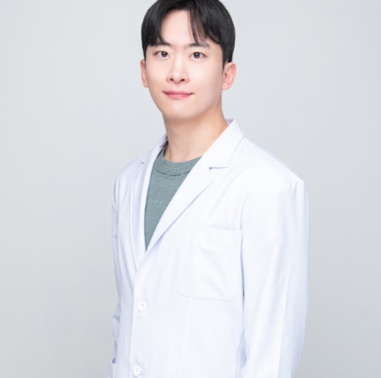 Skin Clinic Near Incheon Airport Dr. Moon Seong-ho, Director of Rene Clinic, saying hello for the first time^^
